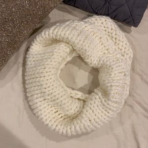INFINITY KNIT SCARF